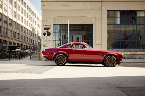 Tailoring the Volvo P1800 Cyan of GT specification for a customer