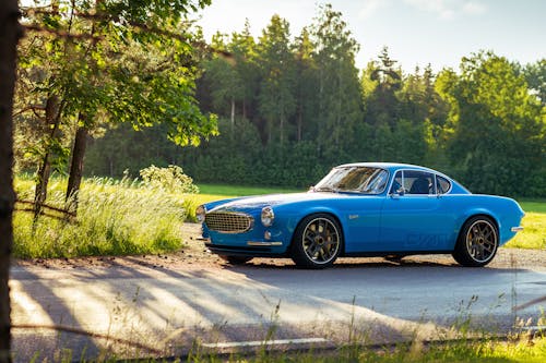 Volvo P1800 Cyan wins Restomod Of The Year by GQ Magazine