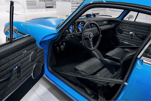 ​Exploring the Volvo P1800 Cyan