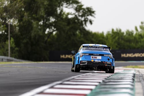 ​Flash report: Hard work in first free practice at Slovakiaring