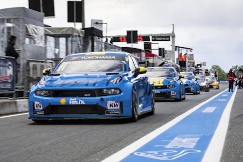 ​A tough day of qualifying in Slovakia for Lynk & Co Cyan Racing
