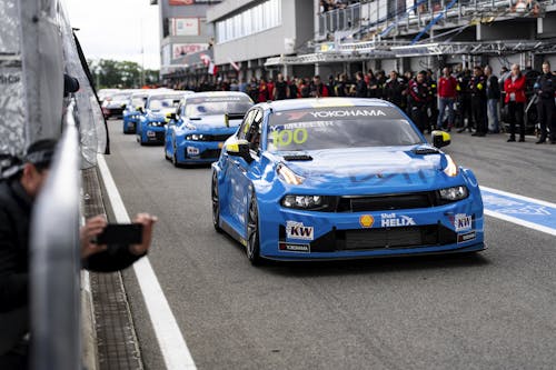 ​Flash report: Yvan Muller charges into the top ten