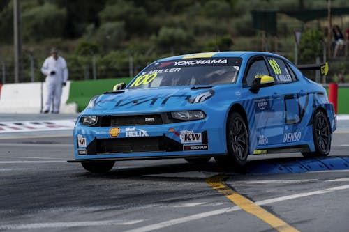 ​Flash report: Yvan Muller goes straight to the top at Macau