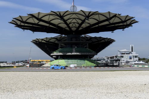 Flash report: Tough start to the Sepang WTCR season finale