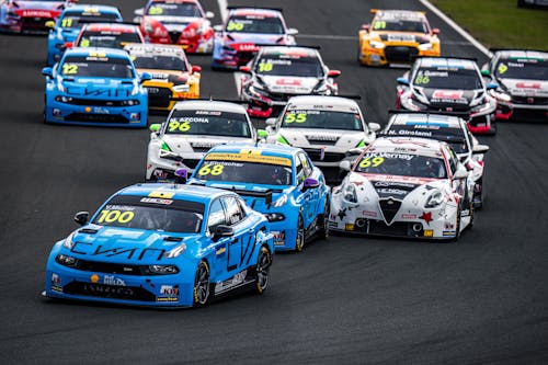 Heat is on Lynk & Co Cyan Racing for penultimate WTCR round