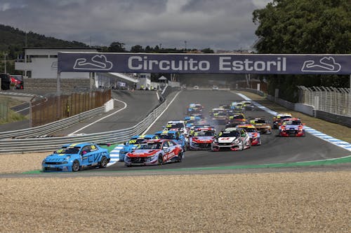 Yann Ehrlacher maximises difficult Estoril weekend to claim first WTCR win of 2021