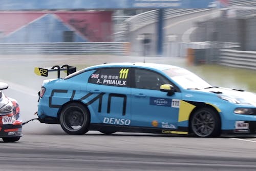 VIDEO: Twin wins and crashes in Ningbo - Challenge The World