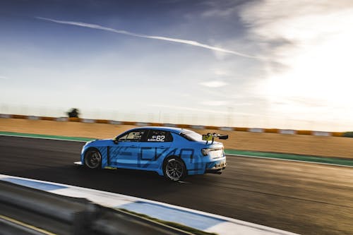 VIDEO: The stars of Lynk & Co Cyan Racing