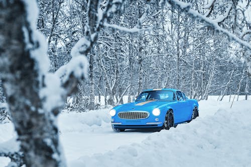 ​VIDEO: Back to basics with the Volvo P1800 Cyan in northern Sweden