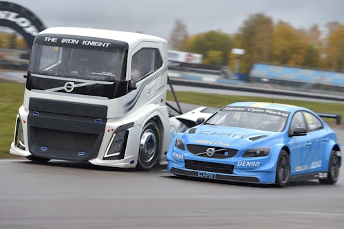 VIDEO: The final showdown – the Iron Knight vs Volvo S60 Polestar WTCC