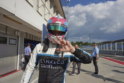 ​Yann Ehrlacher and Santiago Urrutia qualify at the top in Hungary