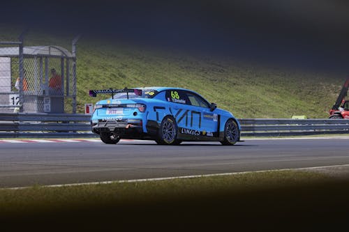 Scorching Spanish heat kicks off intense WTCR double header